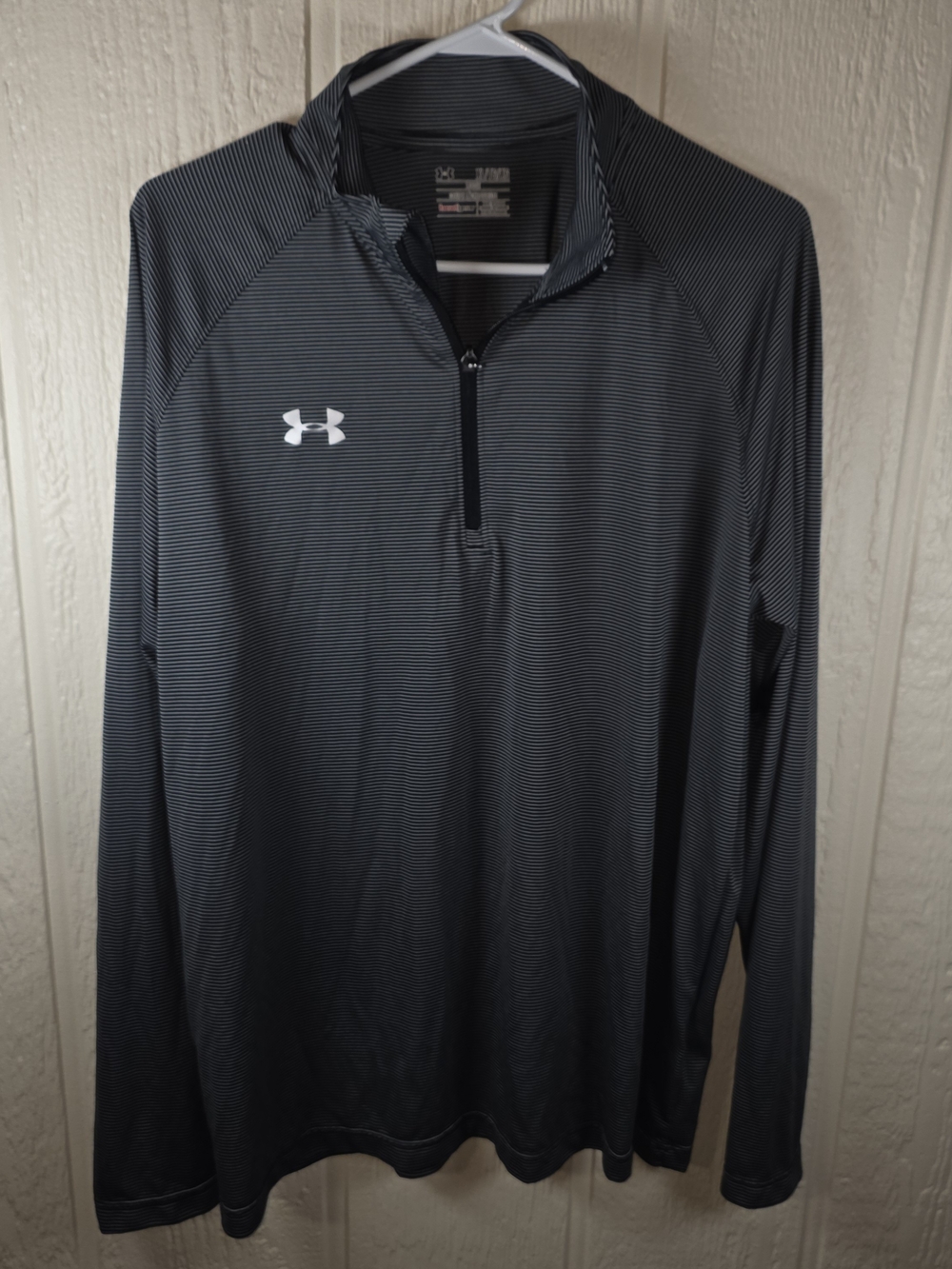 Men's Under Armour HeatGear Loose Black & Gray Performance Top, Size XL